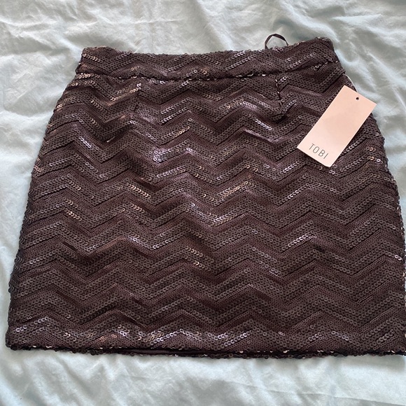 Tobi black sequinned skirt.  Size small. NWT - Picture 2 of 4